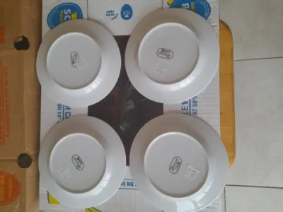 Lot 4 assiettes à desserts ligne hotesse - Collection - Saint-Satur (18300)