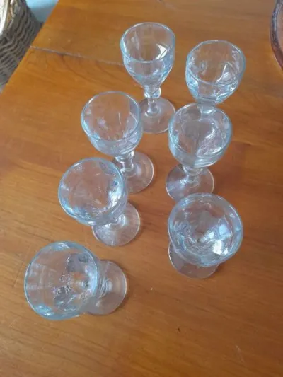 Lot 7 verres à liqueurs sur pied - photo 4