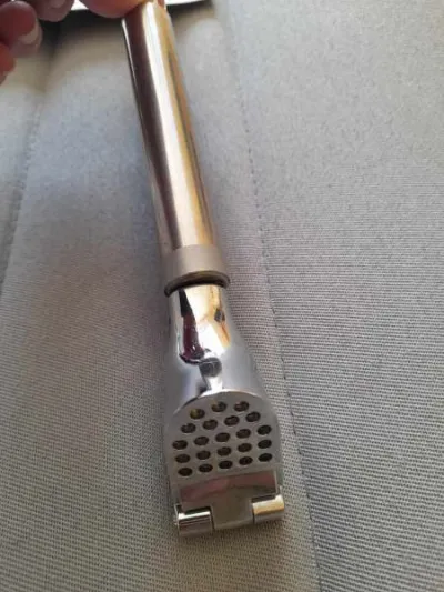 Presse ail double fonction , avec grattoir - Collection - Saint-Satur (18300)