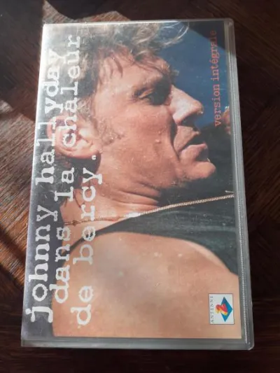 Cassette vhs " johnny halliday" - CD, DVD & Vinyles - Saint-Satur (18300)
