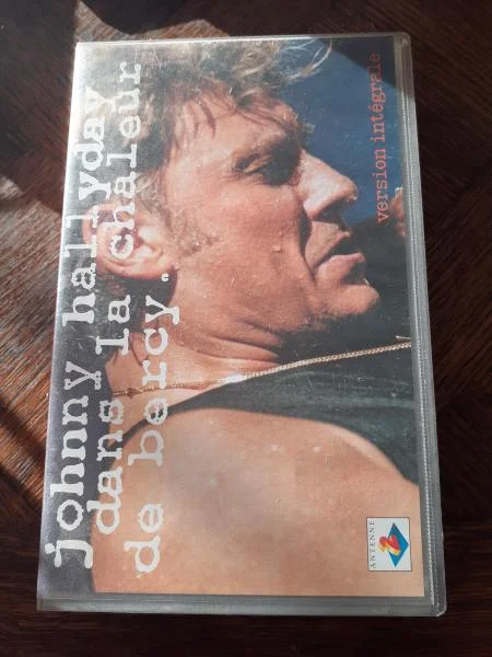 Cassette vhs " johnny halliday" - CD, DVD & Vinyles - Saint-Satur (18300)