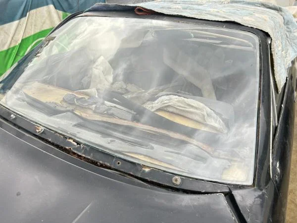 Pare-brise pour ferrari 365 gt4 2+2, f400 et f412 - Équipements Auto - Nice (06000)