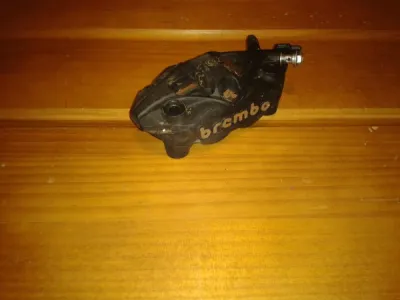 Étrier avant droit suzuki gs1000s 2021 - Équipements Moto - La Farlède (83210)