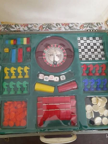 Ancienne malette de jeux- dames , loto , petits ch - Jeux & Jouets - Saint-Satur (18300)