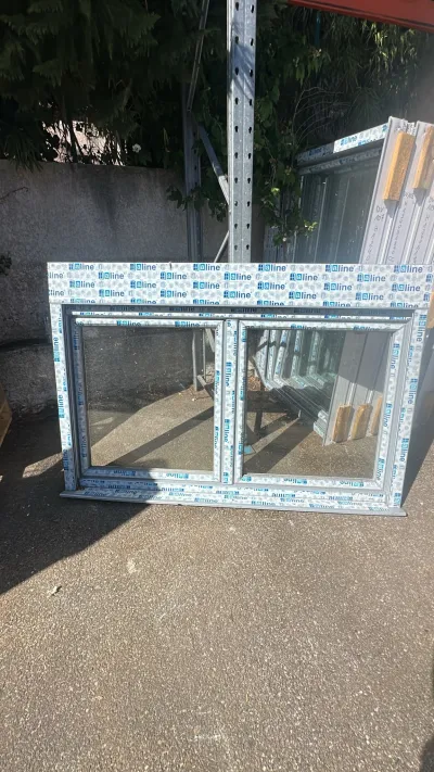 Fenêtre pvc blanc//gris deux vantaux - Bricolage - Villeurbanne (69100)