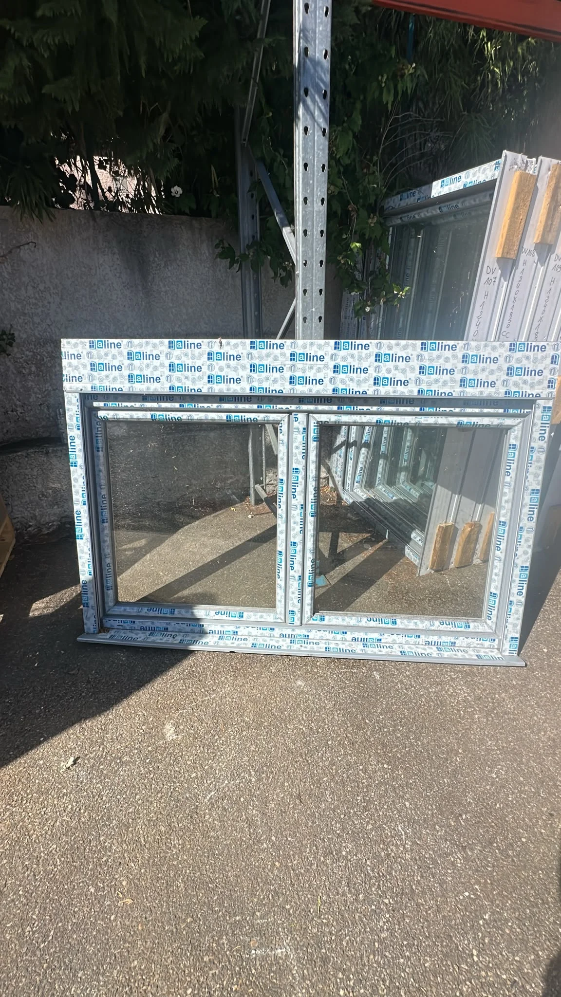 Fenêtre pvc blanc//gris deux vantaux - Bricolage - Villeurbanne (69100)