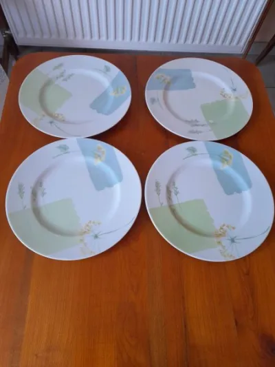 Lot 4 assiettes à repas " porcelaine fine" - Collection - Saint-Satur (18300)