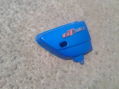 Cache latéral droit bleu foncé suzuki gt 380 - photo 2