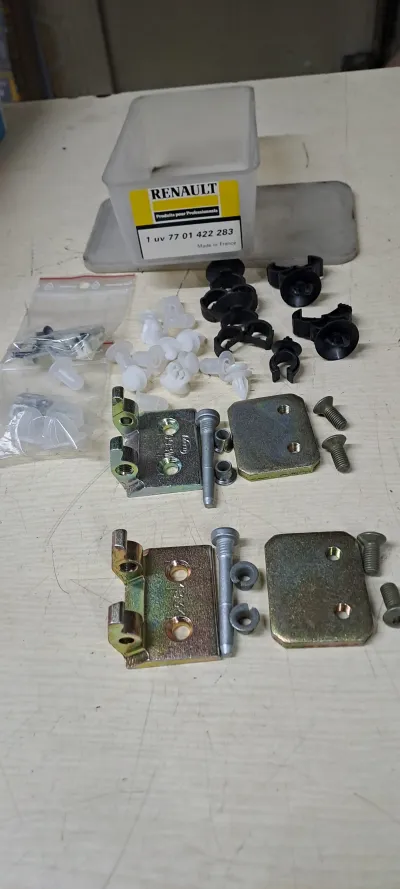 Charnières de porte et accessoires Renault 21 - Équipements Auto - Champagney (70290)