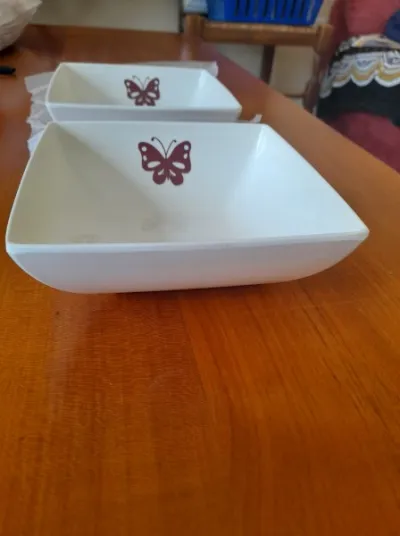 Lot 2 bols carrés en plastiques - photo 2