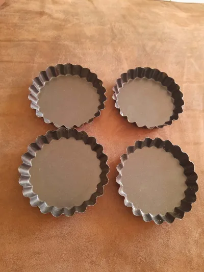 Lot 4 Petits Moules à Tartelettes Ronds et Cannelé - photo 2