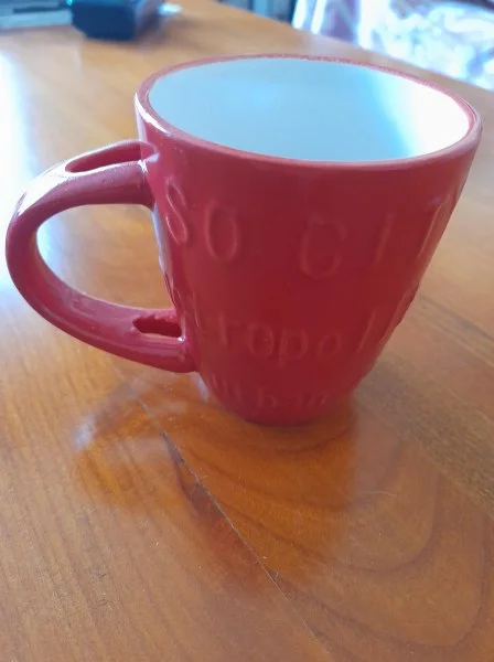 1 mug rouge en céramique - Collection - Saint-Satur (18300)