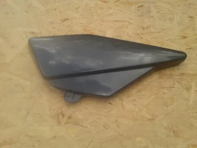 Cache latéral gauche yamaha 350 rdlc 4lo 1981 - Équipements Moto - Marignane (13700)