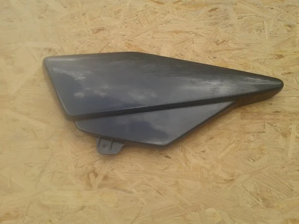 Cache latéral gauche yamaha 350 rdlc 4lo 1981 - Équipements Moto - Marignane (13700)