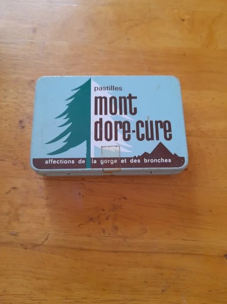 Ancienne boite métal "pastille mont dore cure" - Collection - Saint-Satur (18300)