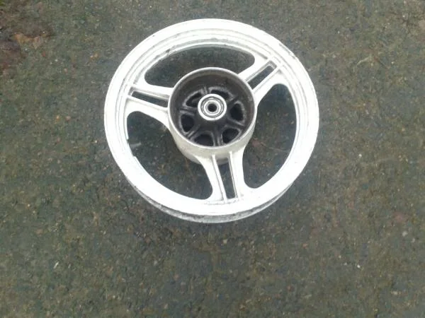 Roue arriére blanche kawasaki 500 gpz 1993 - Équipements Moto - Verberie (60410)