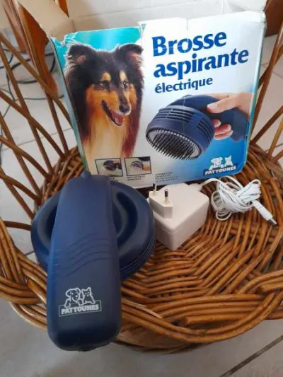 Brosse de toilettage aspirante électrique - photo 2