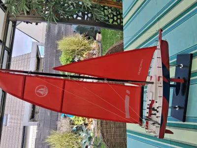 Grand voilier en bois laqué - photo 2
