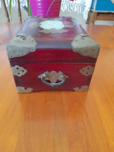 Boite à bijoux en bois et laiton - Décoration - Saint-Satur (18300)