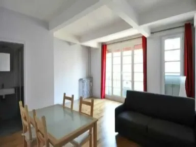 Paris 18e :une pièce 40m² - Locations