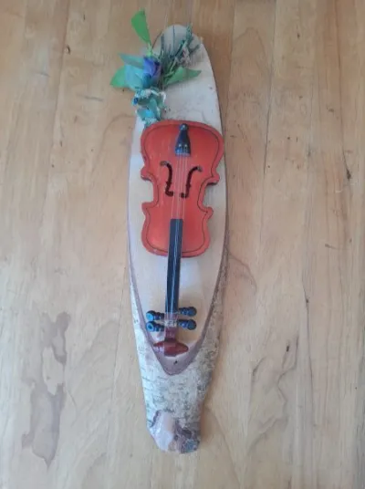 Petit violon décoratif sur planche de bois naturel - Décoration - Saint-Satur (18300)