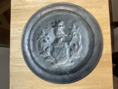 Deux assiettes en étain anciennes - photo 3