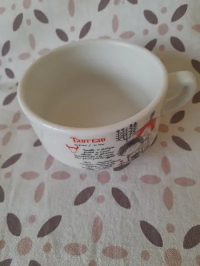 1 tasses "signe taureau " - apilco france - Collection - Saint-Satur (18300)