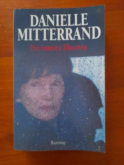 En toutes libertés - danielle mitterrand - Livres - Saint-Satur (18300)