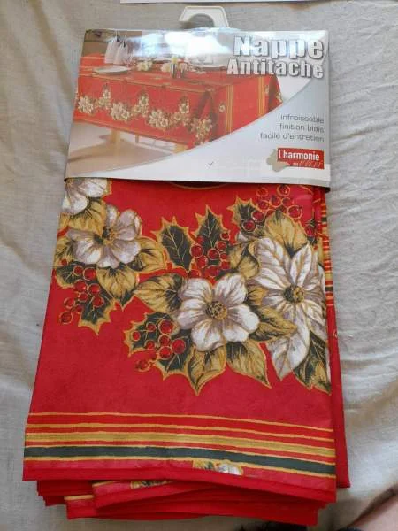 Nappe de table rectangulaire chrismas rouge - Décoration - Saint-Satur (18300)