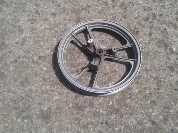 Roue avant suzuki 125 rgt gama 1986 - Équipements Moto - Dampleux (02600)