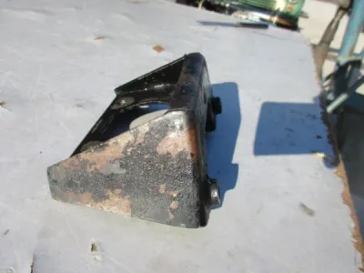 Support inférieur de boîte vitesse espada - Équipements Auto - Nice (06000)