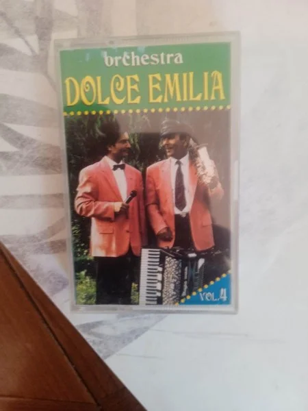 Cassette audio " dolce emilia" - CD, DVD & Vinyles - Saint-Satur (18300)
