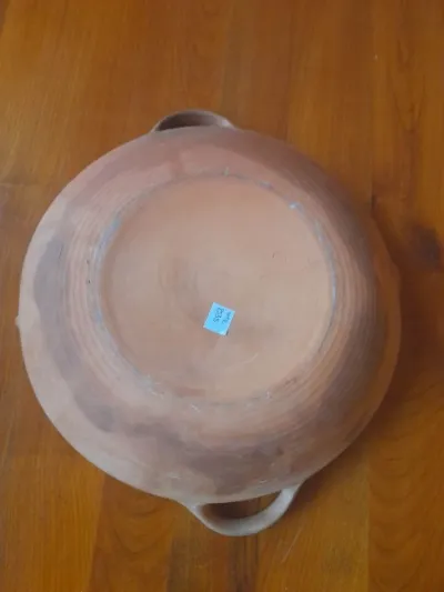 Grand plat creux en terre cuite avec bec verseur - Collection - Saint-Satur (18300)