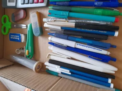 Lot 55 fournitures de bureau , école - stylos - photo 4