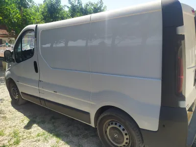 Opel vivaro 2.5 cdti - Utilitaires - Arles (13200)