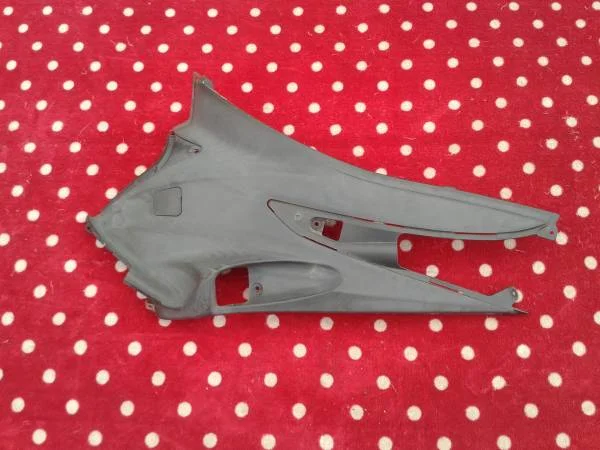 Cache latéral gris scooter suzuki 125 sixteen 2014 - Équipements Moto - Compiègne (60200)