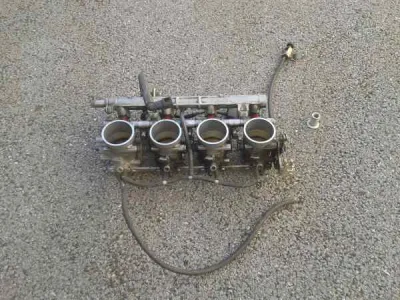 Rampe injéction suzuki 750 gsxr srad 2000 - photo 2