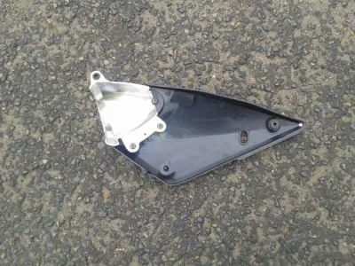 Cache latéral droit suzuki 1200 bandit 2005 - photo 4