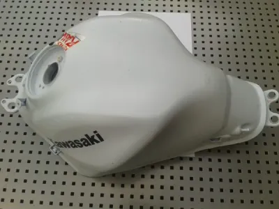 Réservoir blanc kawasaki z 650 ninja 2021 - photo 2