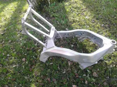 Cadre yamaha 750 yzf 1993 - photo 3