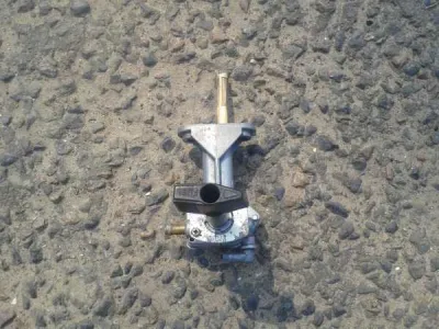 Robinet d éssence suzuki 1200 bandit 1998 - photo 3