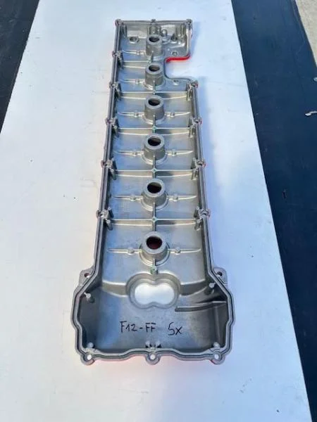 Couvercle de soupape gauche ferrari f12 berlinetta - Équipements Auto - Nice (06000)