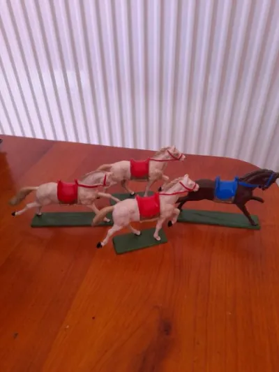 Ancien jouets - chevaux en plastiques - photo 4