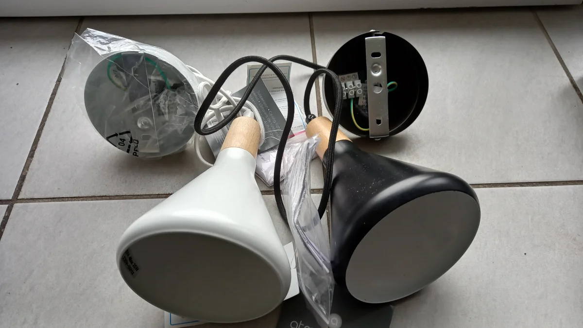 Suspensions. - Meubles