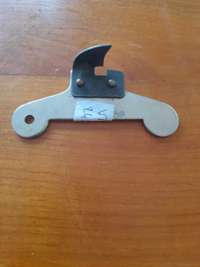 Ancien ouvre boite en métal - photo 3