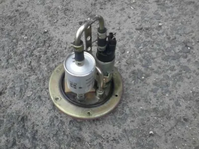 Pompe a éssence triumph 600 tt 2001 - Équipements Moto - Verberie (60410)