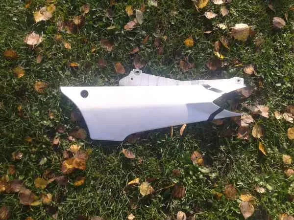 Cache latéral gauche yamaha 1300 fjr 2001 - Équipements Moto - Le Pré-Saint-Gervais (93310)