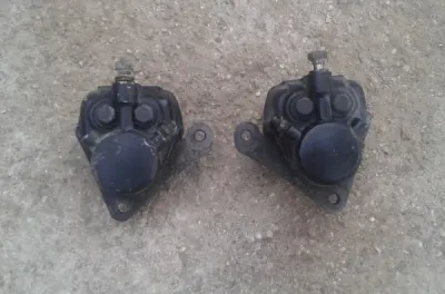 Étriers de freins avant kawasaki z500b 1980 - Équipements Moto - Dampleux (02600)