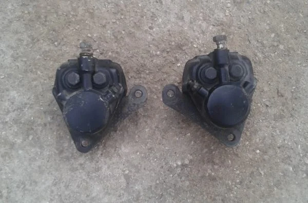 Étriers de freins avant kawasaki z500b 1980 - Équipements Moto - Dampleux (02600)