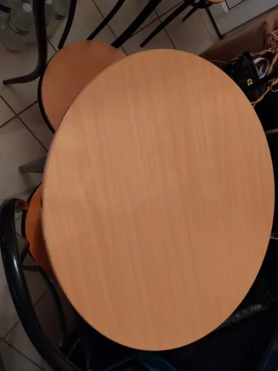 Table et 4 chaises. - Meubles